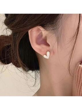($4) Delicate Heart Studs - LAST PAIR!!!!!